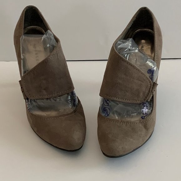Apostrophe Shoes Apostrophe Grey Pumps 85 Gray Poshmark